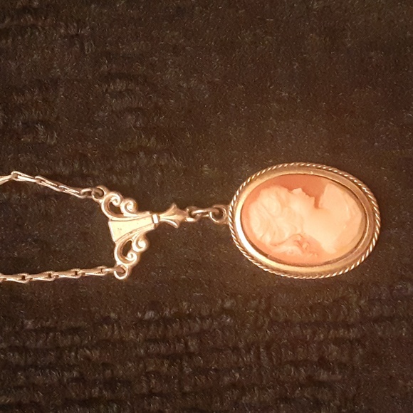 unbranded Jewelry - Vintage Cameo Necklace